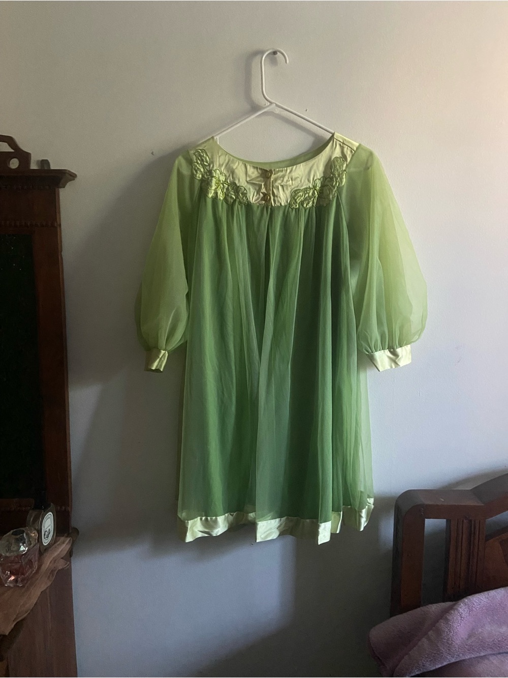 1960s pistachio green nightgown